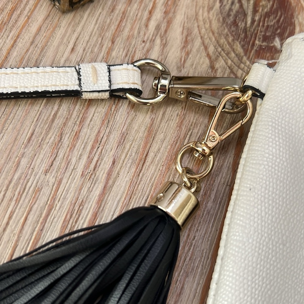 Victoria’s Secret wristlet - Picture 3 of 5